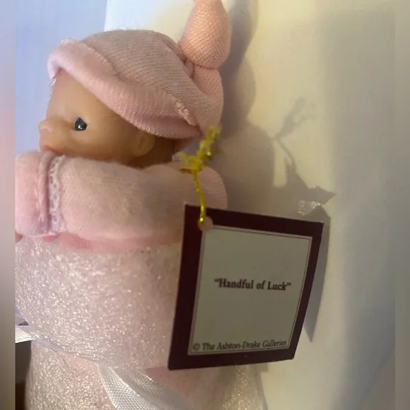 Adorable Ashton Drake doll “Handful of Luck.” Miniature collectible baby. NIB. - Picture 5 of 6